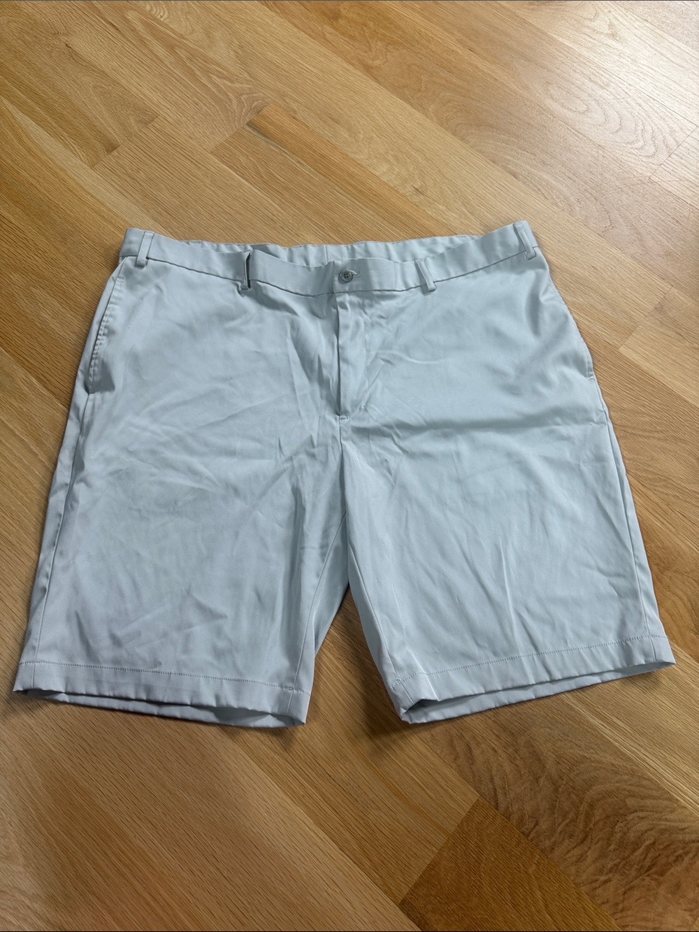 Men’s Slazenger golf shorts, W42, gray, great condition.